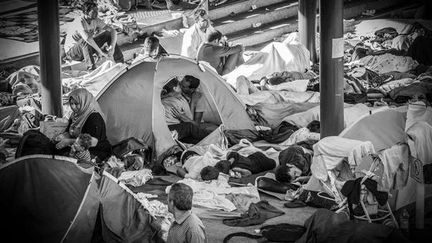 Des r&eacute;fugi&eacute;s dans la gare de Keleti, &agrave; Budapest (Hongrie), le 30 ao&ucirc;t 2015.&nbsp; (ISTVAN ZSIROS)