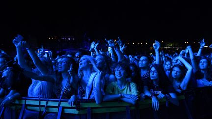 La première journée du festival s'est achevée en beauté avec le show électronique puissant de Flume sur la Grande Scène.
 (Bernard Barbereau / FTV)