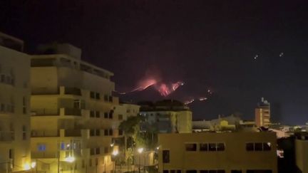 Espagne : les pompiers toujours mobilisés contre un incendie dans le sud du pays