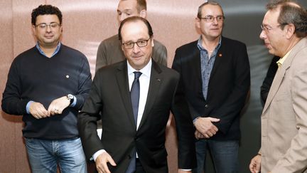 Fran&ccedil;ois Hollande rencontre la direction et les partenaires sociaux de l'usine ArcelorMittal, &agrave; Florange (Moselle), lundi 24 novembre 2014.&nbsp; ( AFP )