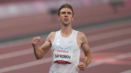 L'athlète russe Dmitriy Safronov médaillé d'or aux Jeux paralympiques de Tokyo, le 30 août 2021. (ULRIK PEDERSEN / AFP)