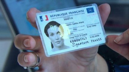 La nouvelle carte d'identité a été lancée lundi 2 août dans toute la France. (CAPTURE ECRAN FRANCE 2)