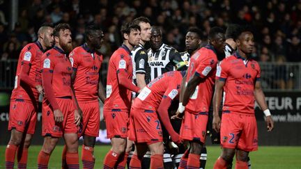 &nbsp; (Le Gazelec Ajaccio (ici face à Angers), 18e de L1 après 33 journées. A ce même stade, à la fin de la saison prochaine, il jouera un match de barrage pour rester en L1. © MaxPPP)