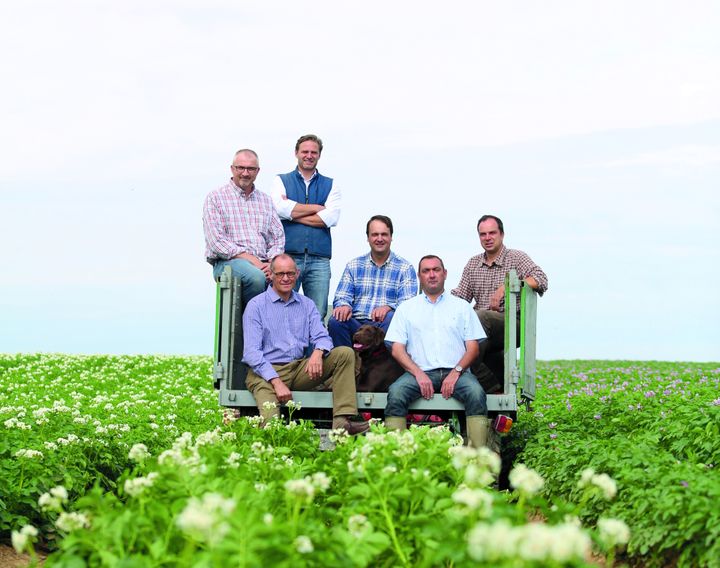 Alban, Georges, Marc-Antoine, Jean-François, Olivier et Benoît, les producteurs de la Pompadour.&nbsp; (ISABELLE MORAND / DR / RADIO FRANCE / FRANCE INFO)