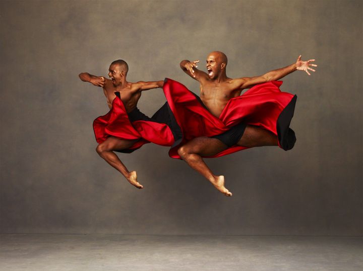 Alvin Ailey American Dance Theater : Kirven J. Boyd et Glenn Allen Sims dans The Hunt (Robert Battle)
 (Andrew Eccles)