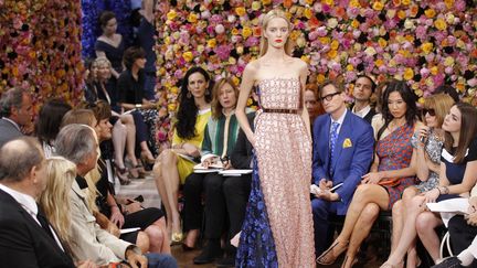 Le d&eacute;fil&eacute; haute couture Dior&nbsp;Automne-Hiver 2012-2013, le 2 juillet 2012 &agrave; Paris. (BENOIT TESSIER / REUTERS)