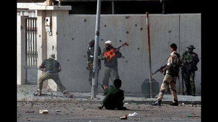 Combats à Syrte (Libye), le 10 octobre 2011
 (Aris Messinis / AFP)