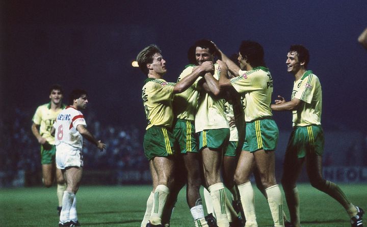 Didier Deschamps (à gauche) lors de son premier match en Division 1 avec le FC Nantes, le 27 septembre 1985, à&nbsp;Brest (Finistère). (MAXPPP)