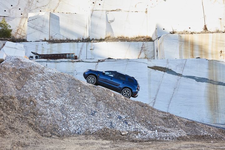 Un SUV bon marché et passe partout à qui rien ne semble vouloir résister. (JEAN-BRICE LEMAL pour DACIA)