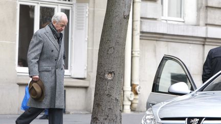 Edouard Balladur, ancien Premier ministre, quittant son domicile parisien, le 26 novembre 2010. (SIPA)