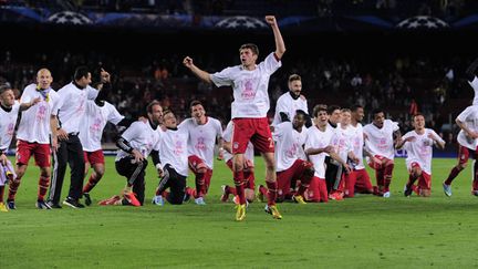 Les joueurs du Bayern Munich célèbrent leur qualification sur la pelouse du Camp Nou