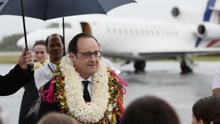 François Hollande à son arrivée à Wallis, le 22 février 2016.&nbsp; (STEPHANE DE SAKUTIN / AFP)