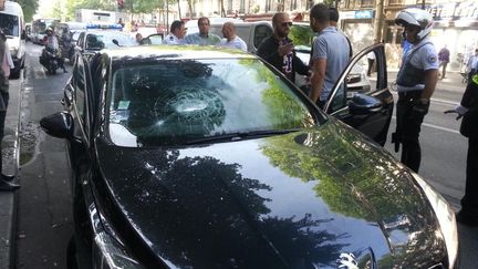 &nbsp; (Altercation gare du nord entre un VTC et des taxis grévistes © Radio France)