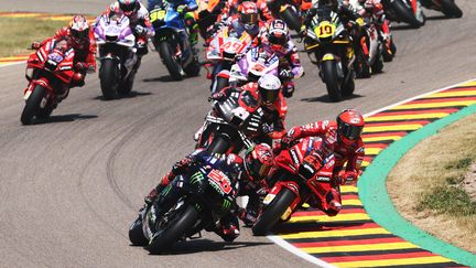 Fabio Quartararo mène le Grand prix d'Allemagne sur le Sachsenring, le 29 juin 2022. (JAN WOITAS / AFP)