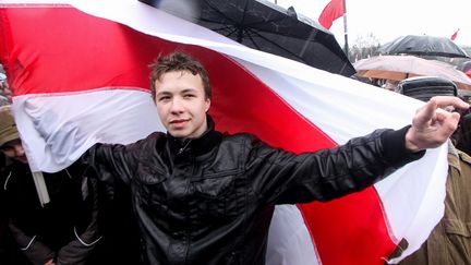 L'opposant Roman Protassevitch pris en photo le 25 mars 2012 lors d'une manifestation à Minsk (Biélorussie).&nbsp; (STR / AFP)