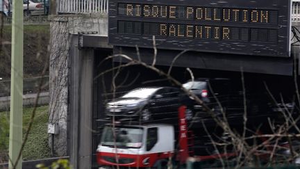 &nbsp; (Ile-de-France : des restrictions pour les camions au 3e jour de pollution © MaxPPP)