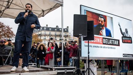 L'humoriste Yassine Belattar place de la Nation, à Paris, le 27 octobre 2019. (CHRISTOPHE PETIT TESSON / EPA / MAXPPP)