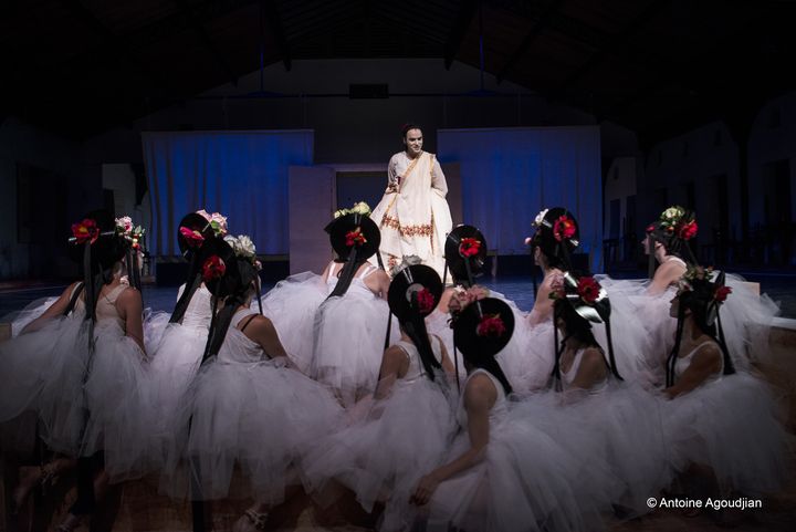 Le Choeur d'"Electre des Bas-fonds de Simon Abkarian (ANTOINE/AGOUDJIAN)