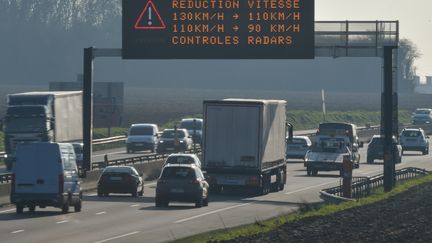 Des mesures de restriction de la circulation ont été prises en raison d'un pic de pollution, à Paris et Lille, mercredi 27 février 2019. (PHILIPPE HUGUEN / AFP)