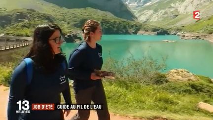 Une équipe de France 2 est partie à la rencontre de deux hydroguides embauchées par EDF cet été. Reportage. (FRANCE 2)