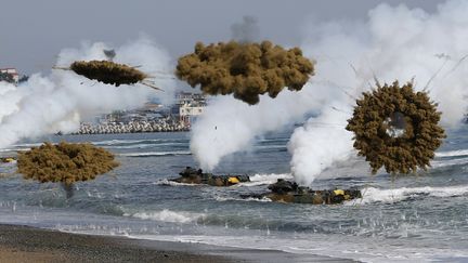 Des exercices militaires sont men&eacute;s en Cor&eacute;e du Sud, le 31 mars 2014. (KIM HONG-JI / REUTERS)