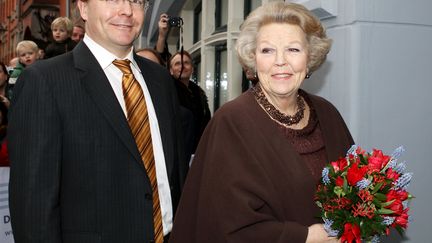 Le prince Friso et sa m&egrave;re, Beatrix, le 11 f&eacute;vrier 2011, &agrave; Amsterdam. (PATRICK VAN KATWIJK / DUTCH PHOTO PRESS / AFP)