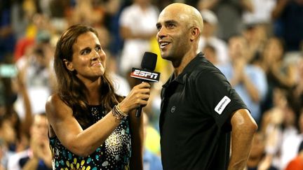 James Blake au micro de Mary Jo Fernandez sur le Arthur Ashe Stadium de Flushing Meadows