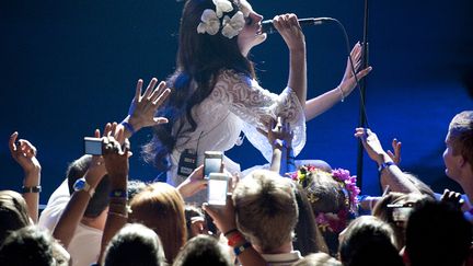 La chanteuse Lana del Rey devant un public subjugu&eacute; au festival de Montreux (Suisse), le 4 juillet 2012. (REUTERS)