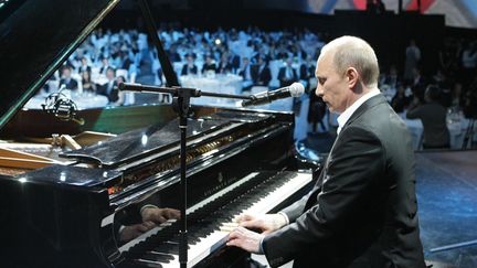 Poutine, le pianiste. (RIA NOVOSTI / REUTERS)