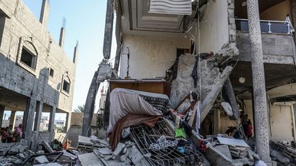 Un immeuble détruit de la bande de Gaza, le 14 août 2024. (ABED RAHIM KHATIB / AFP)