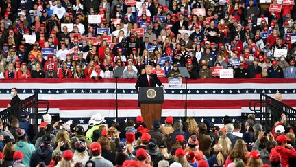 Le président Donald Trump lors de son meeting en Géorgie (Etats-Unis), le 5 décembre 2020. (PETER ZAY / ANADOLU AGENCY / AFP)