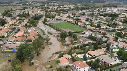 La ville de&nbsp;Villegailhenc, près de Carcassonne (Aude), submergée par les eaux après les inondations qui ont frappé la région dans la nuit du dimanche 14 au lundi 15 octobre 2018. (SYLVAIN THOMAS / AFP)