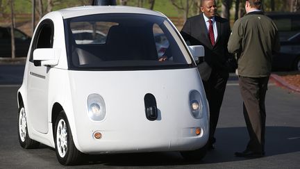 Un prototype de voiture sans chauffeur au si&egrave;ge de Google, en Californie (Etats-Unis), le 2 f&eacute;vrier 2015. (JUSTIN SULLIVAN / GETTY IMAGES NORTH AMERICA)