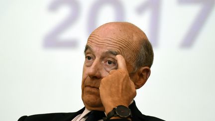 Alain Juppé lors d'un meeting de soutien à François Fillon, le 16 février 2017, dans sa ville de Bordeaux (Gironde).&nbsp; (NICOLAS TUCAT / AFP)