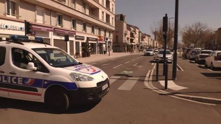 L'un des lieux de l'attaque à Romans-sur-Isère. (EMMANUEL CHAMPALE / RADIO FRANCE)