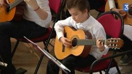 Concert des 100 guitares à Colmar
 (Culturebox)