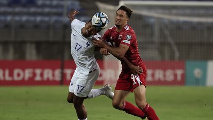 Wesley Fofana lors de la victoire de l'équipe de France contre Gibraltar au stade de l'Algarve, le 16 juin 2023. (THOMAS COEX / AFP)