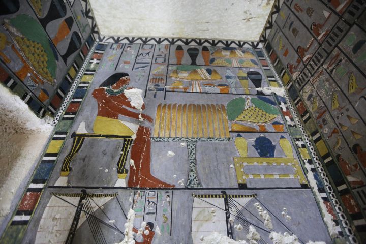 L'intérieur d'une tombe découverte près de&nbsp;Saqqara (Egypte) et dévoilée le 13 avril 2019. (HASSAN MOHAMED / DPA)