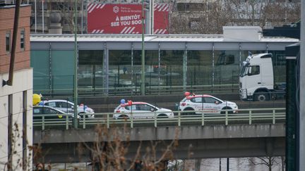 Une opération-escargot des&nbsp;auto-écoles, le 11 février 2019 sur le périphérique parisien. (ISA HARSIN/SIPA)