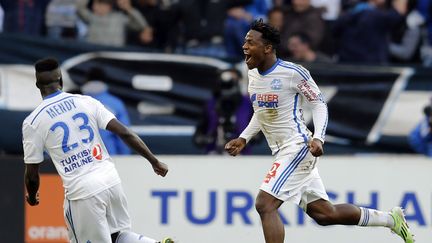 L'attaquant de l'OM Michy Batshuayi c&eacute;l&egrave;bre son but contre Lille (2-1), le 21 d&eacute;cembre 2014 au V&eacute;lodrome, &agrave; Marseille (Bouches-du-Rh&ocirc;ne). (JEAN-PAUL PELISSIER / REUTERS)