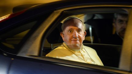 Le pape François à son retour de sa visite en Afrique le 30 novembre 2015 à Rome (Italie). (FILIPPO MONTEFORTE / AFP)