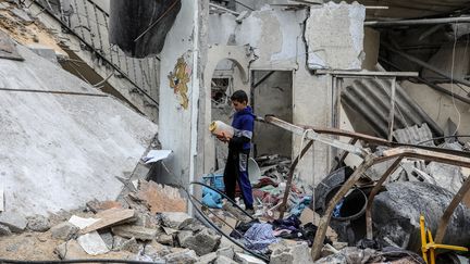 A child in Gaza, February 16, 2024. (ABED RAHIM KHATIB / ANADOLU / AFP)