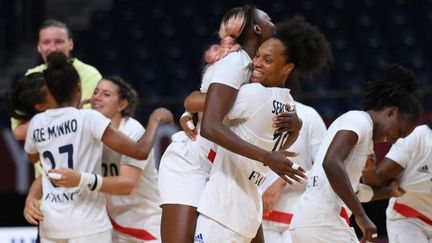 La France s'est qualifiée&nbsp;pour les demi-finales du tournoi olympique grâce à sa large victoire face aux Pays-Bas, le 4 août 2021 à Tokyo. (FRANCK FIFE / AFP)