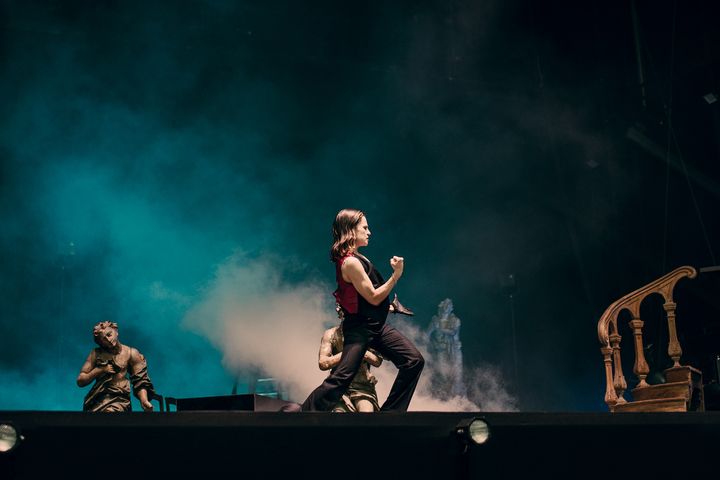 Christine and the Queens sur la scène du festival Rock en Seine, à Paris, le 25 août 2023. (LOUIS COMAR)