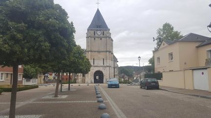 Saint-Étienne-du-Rouvray : l'église aspergée d'eau bénite