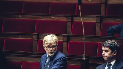 Marc Fesneau, président du groupe Les Démocrates, et Gabriel Attal, président du groupe Ensemble pour la République, le 16 octobre 2024, à l'Assemblée, à Paris. (VIRGINIE HAFFNER / HANS LUCAS / AFP)