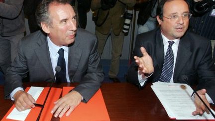 François Bayou et François Hollande lors d'une conférence de presse en 2008 (MEHDI FEDOUACH / AFP)