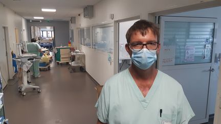 Fabien Lambiotte, chef du service réanimation à l'hôpital de Valenciennes (Nord), le 18 août 2020. (RENAUD CANDELIER / RADIO FRANCE)