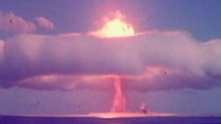 La France a testé durant 30 ans ses bombes nucléaires en Polynésie. Un nuage radioactif aurait survolé Tahiti en 1974, selon un rapport dévoilé mardi 9 mars. Plus de 110 000 personnes pourraient avoir été touchées. &nbsp; (France 3)