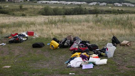 Certains des bagages transport&eacute;s par les passagers sont eux aussi rest&eacute;s intacts, malgr&eacute; le crash de l'avion. (MAXIM ZMEYEV / REUTERS)